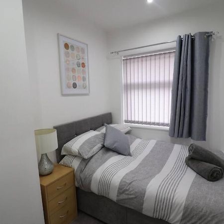 Cosy Two Bedroom First Floor Apartment Birmingham Exterior photo