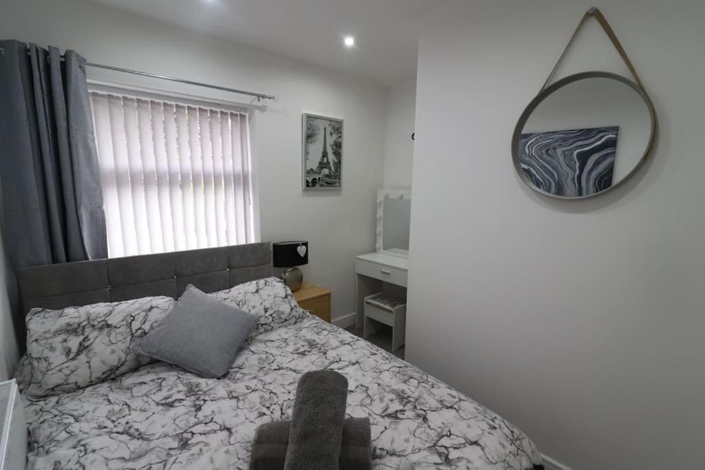 Cosy Two Bedroom First Floor Apartment Birmingham Exterior photo