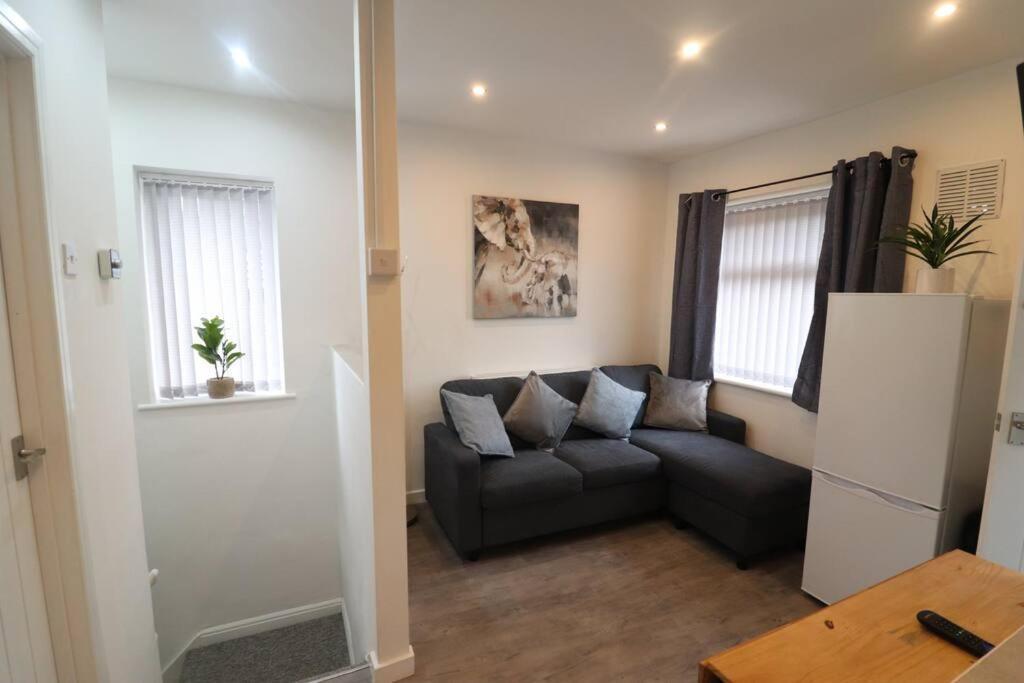 Cosy Two Bedroom First Floor Apartment Birmingham Exterior photo