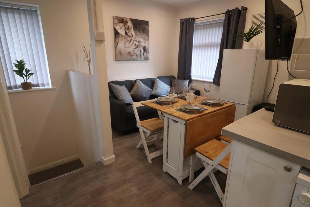 Cosy Two Bedroom First Floor Apartment Birmingham Exterior photo